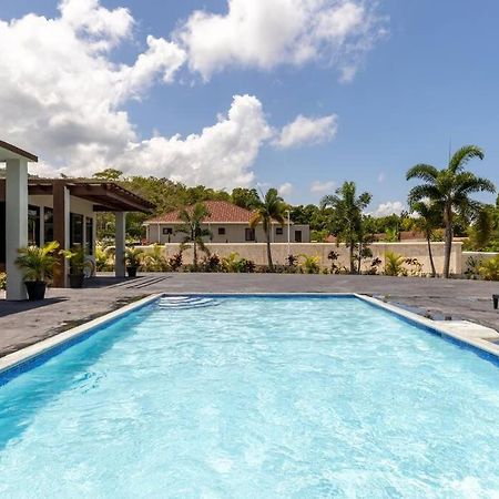 Sun Shine Luxury Villas 2 Bedroom Pool & Gym Ocho Rios St Ann Exterior photo