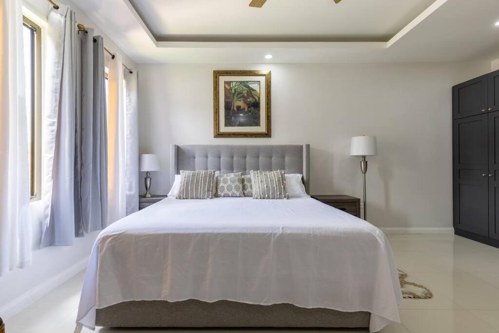 Sun Shine Luxury Villas 2 Bedroom Pool & Gym Ocho Rios St Ann Exterior photo